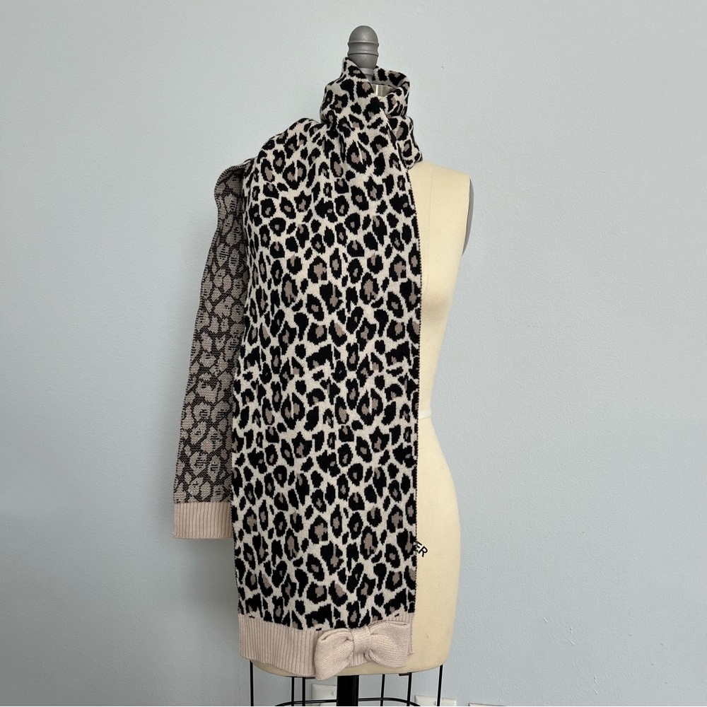 Cheetah print and bow Kate Spade winter scarf 🩰🎀